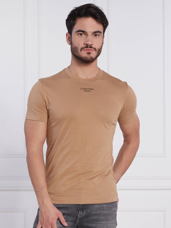 STACKED LOGO TEE Timeless Camel / L