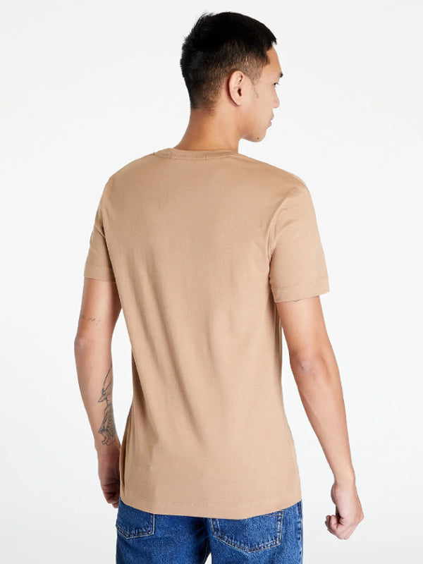 STACKED LOGO TEE Timeless Camel / L