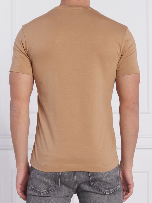 STACKED LOGO TEE Timeless Camel / L