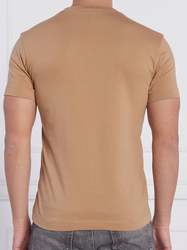 STACKED LOGO TEE Timeless Camel / L