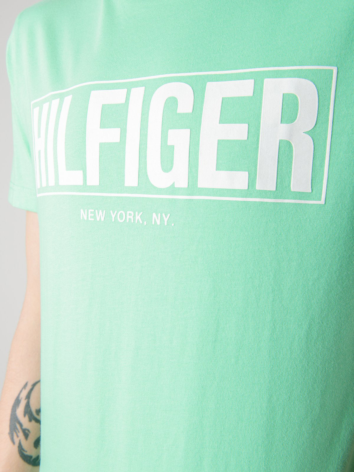 Box Hilfiger Tee SPRING BUD / L