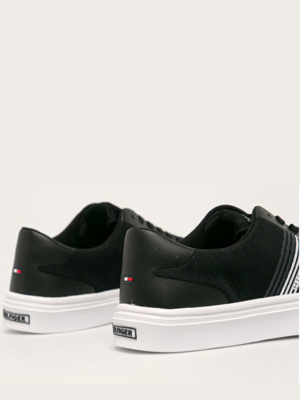 Lightweight Stripes Knit Sneaker Black / 42