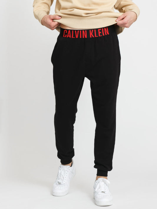 Jogger BLACK W/ STRAWBERRY SHAKE / L