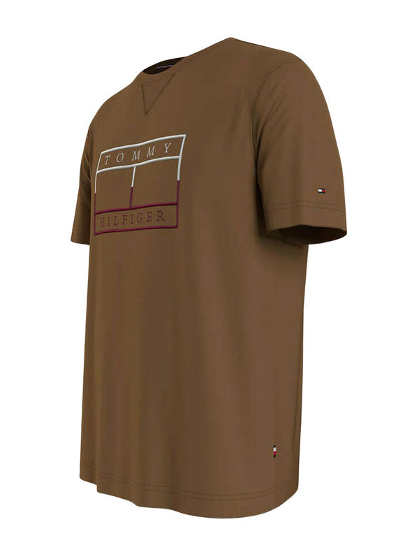 Outline Linear Flag Tee Desert Khaki / L